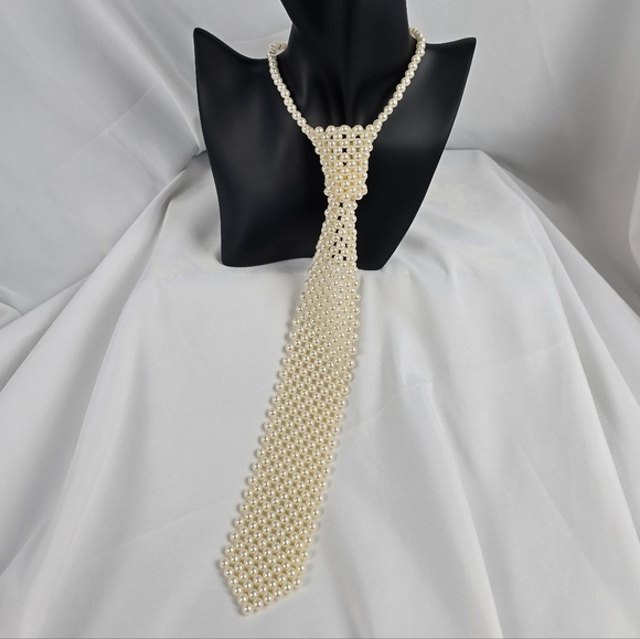 Jewelry - Vintage Pearl Necktie Necklace Statement Piece 15.5" Faux Pearls